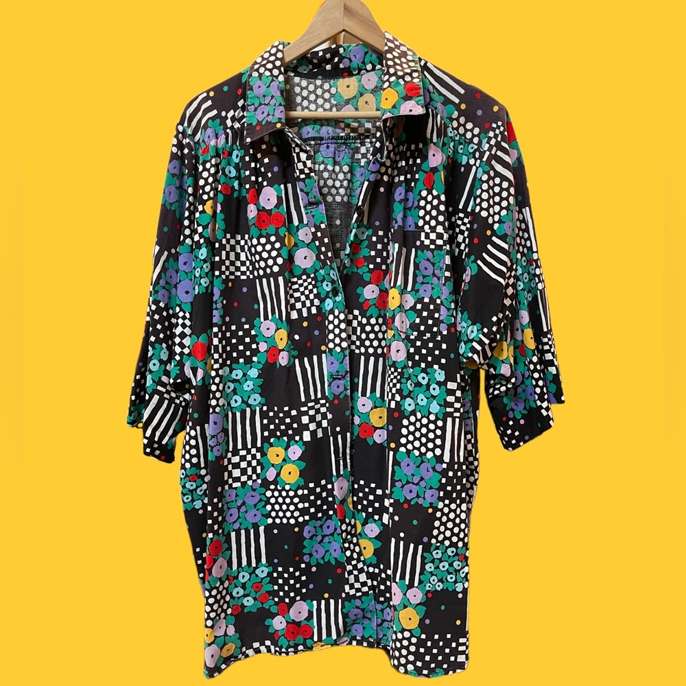 Beautiful, unique pattern oversized 90’s button down